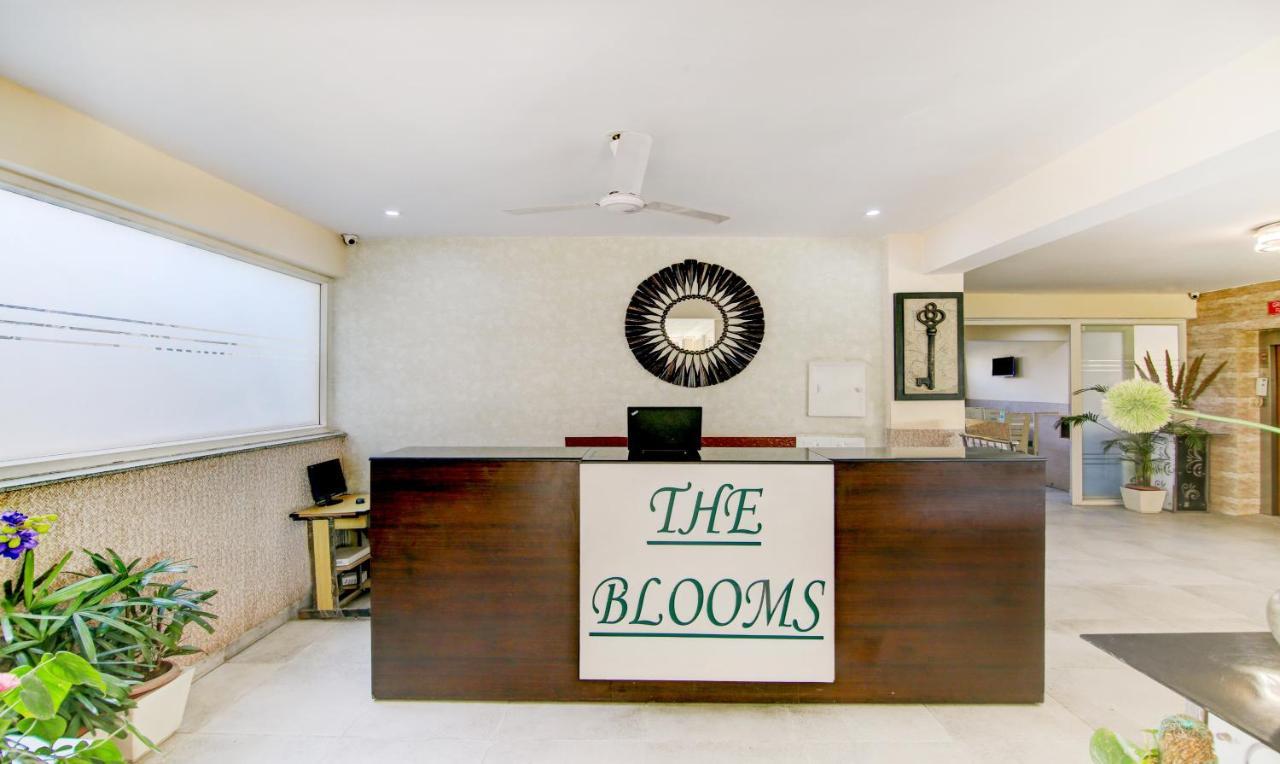 Готель Treebo Trend Blooms Premium Ґурґаон Екстер'єр фото