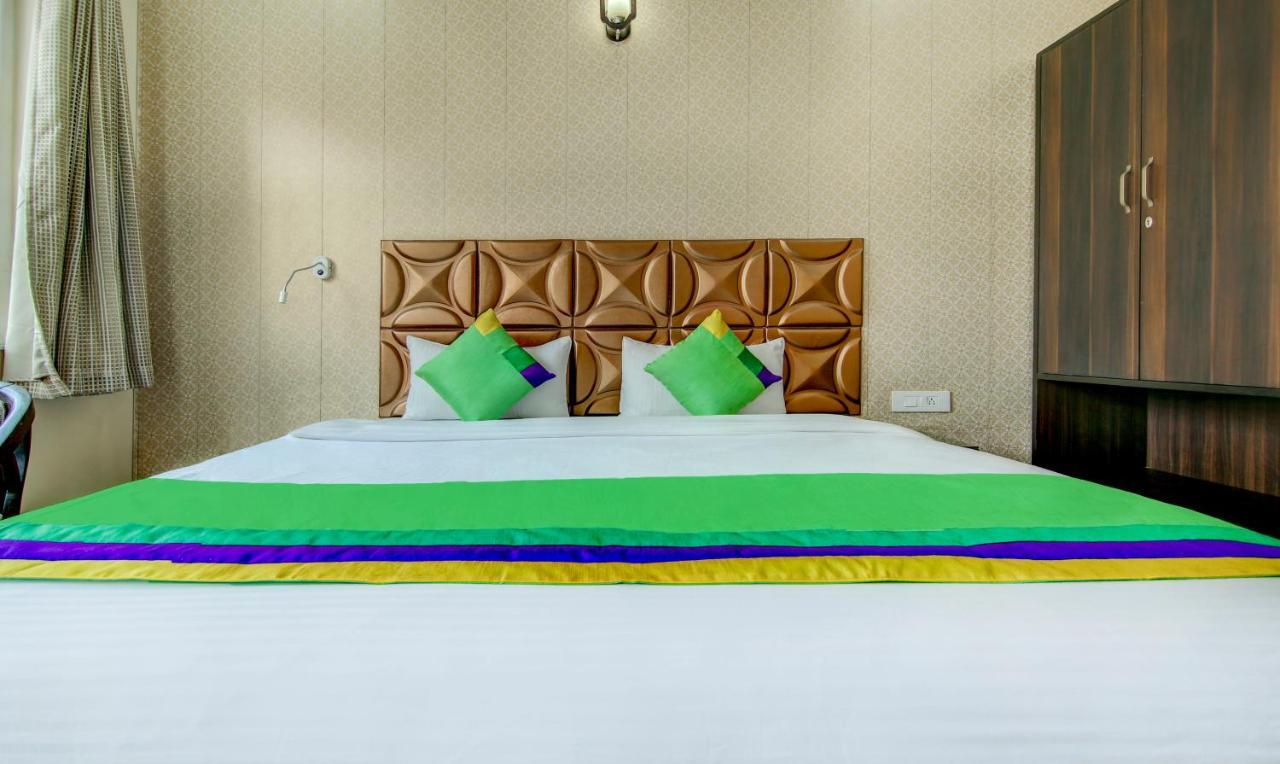 Готель Treebo Trend Blooms Premium Ґурґаон Екстер'єр фото